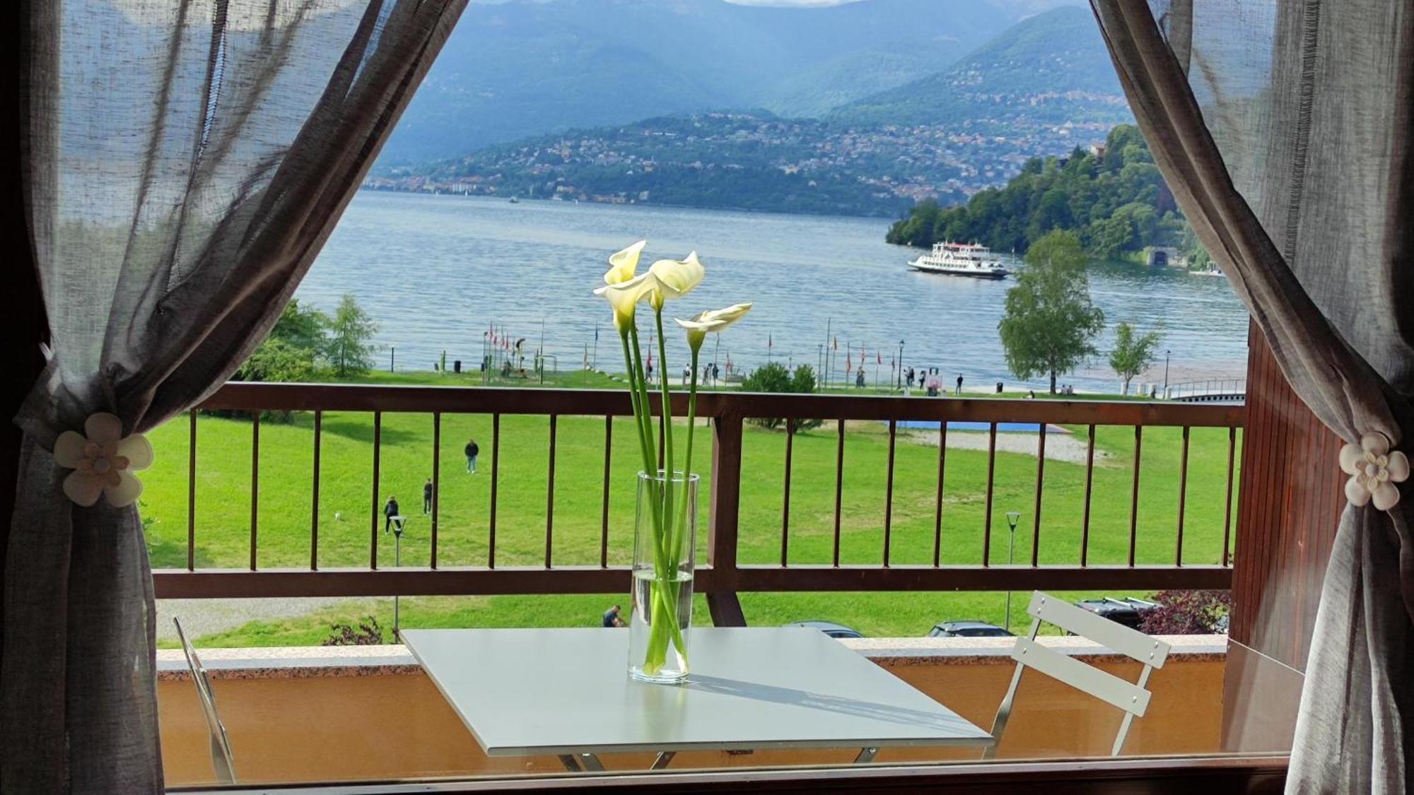 Lily Lake Maggiore 瓦雷泽 外观 照片